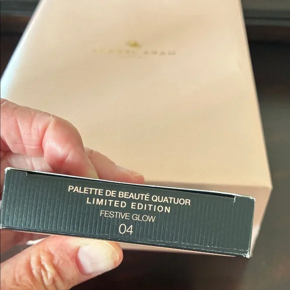 Gucci Gold and Pink Beauty Compact - Picture 6 of 6